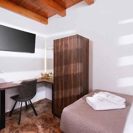Sandshine Luxury Villa *