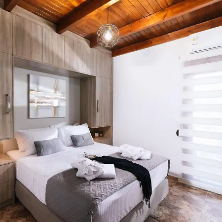 Sandshine Luxury Villa